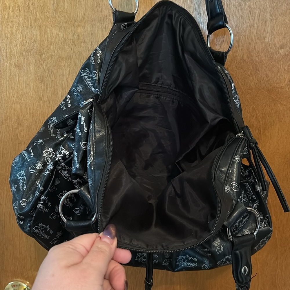 Delicious Y2K Vintage Black and Silver Shoulder Bag with Braided Handles - Picture 3 of 16